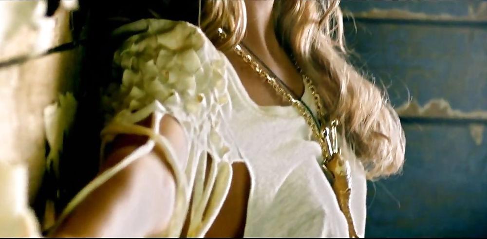 8P Alexandra Stan nipple