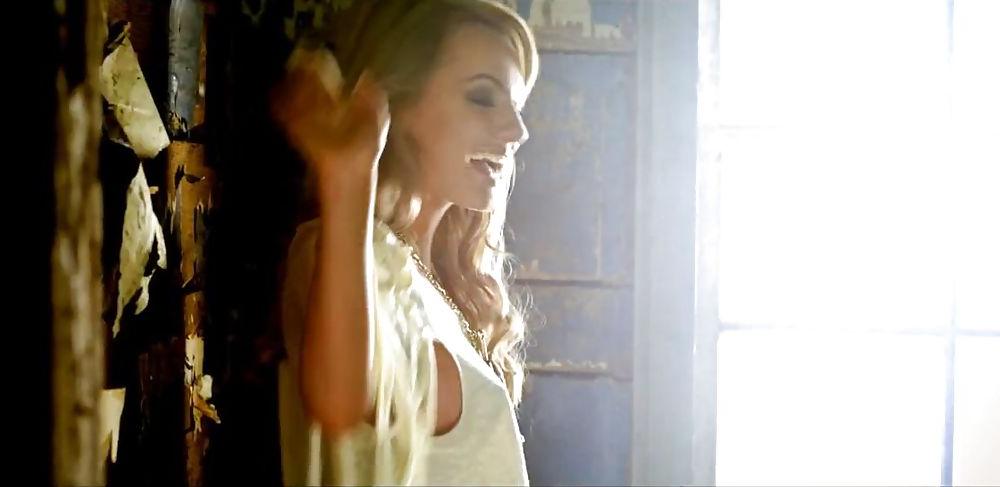 8P Alexandra Stan nipple
