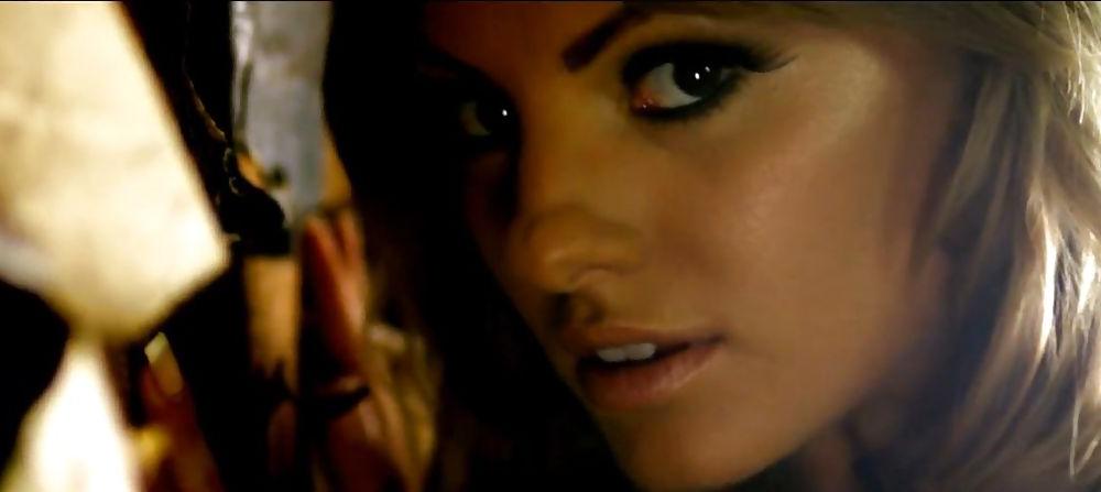 8P Alexandra Stan nipple