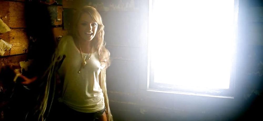 8P Alexandra Stan nipple