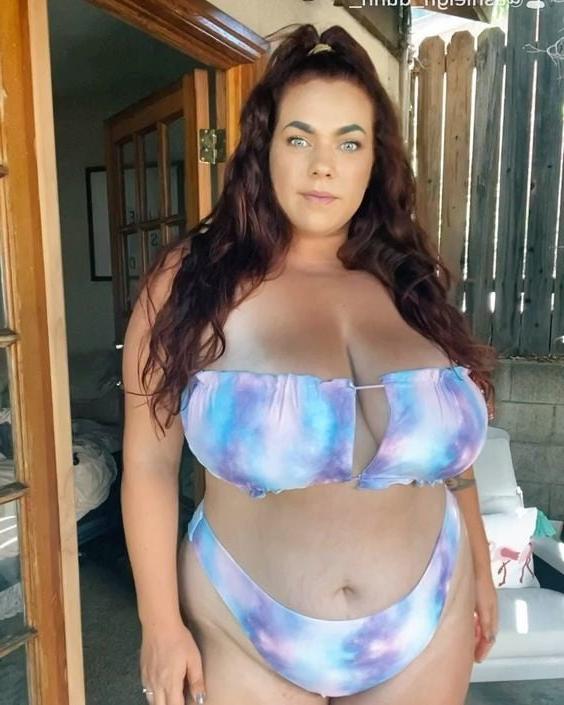 25P Busty Lady non nude