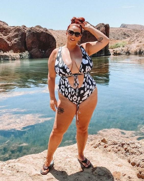 25P Busty Lady non nude