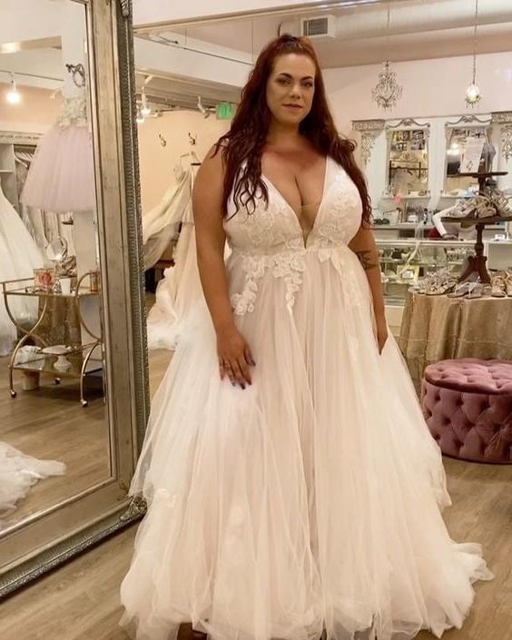 25P Busty Lady non nude
