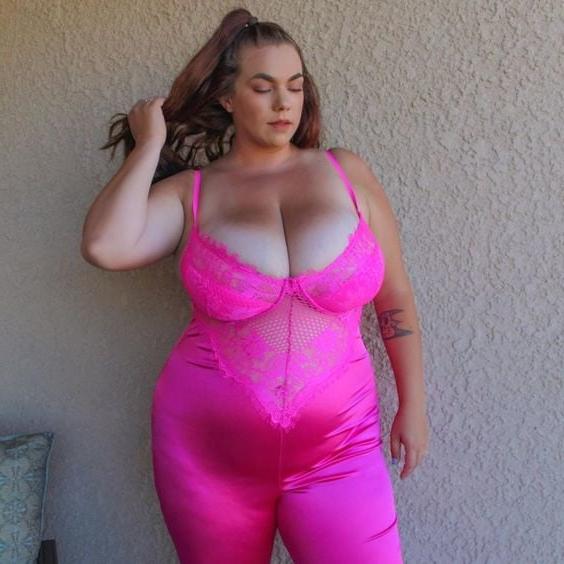 25P Busty Lady non nude
