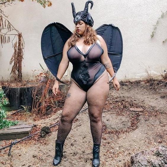 25P Busty Lady non nude