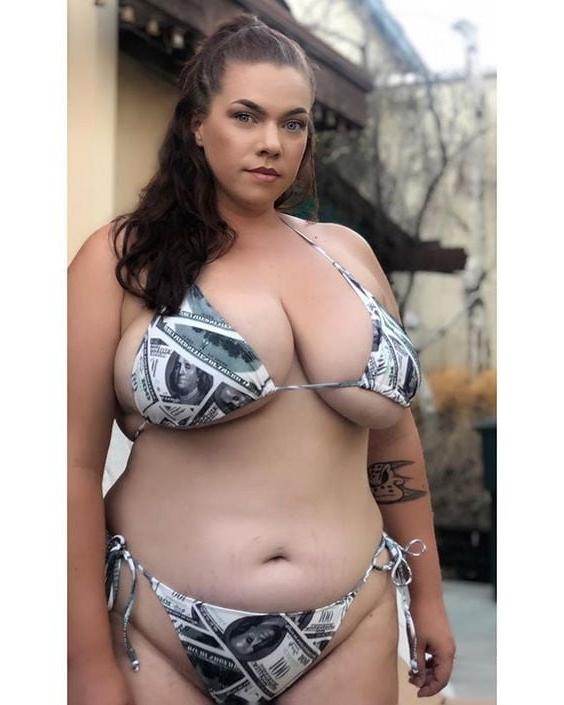 25P Busty Lady non nude