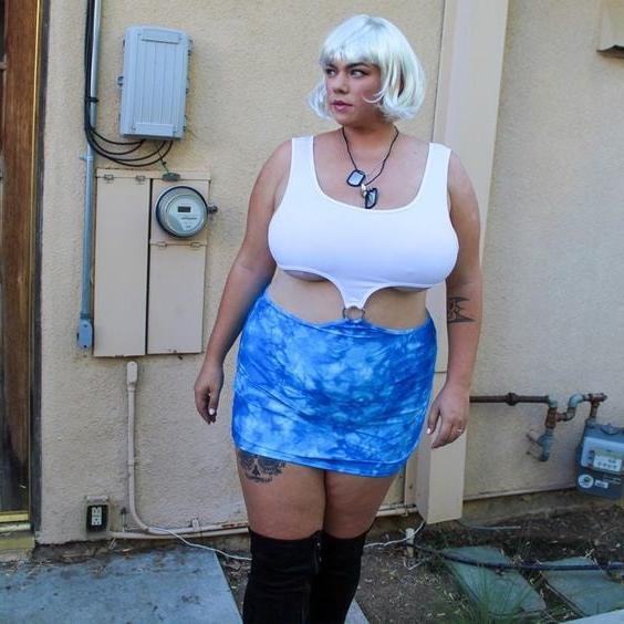25P Busty Lady non nude