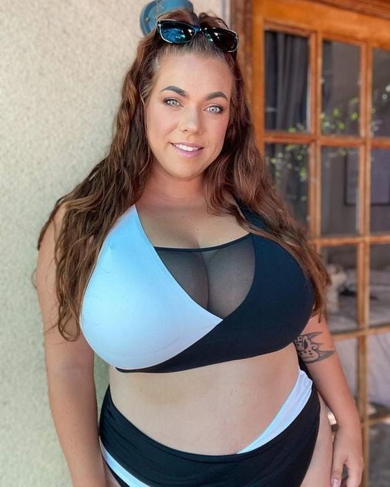 25P Busty Lady non nude
