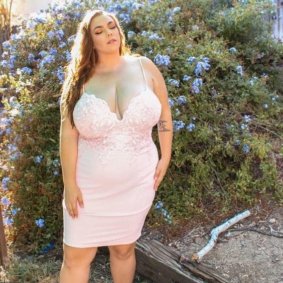 25P Busty Lady non nude