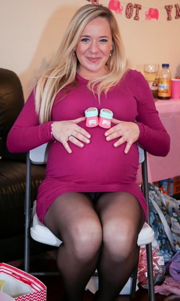 25P Chicks dress in public for attention (no matter what say)