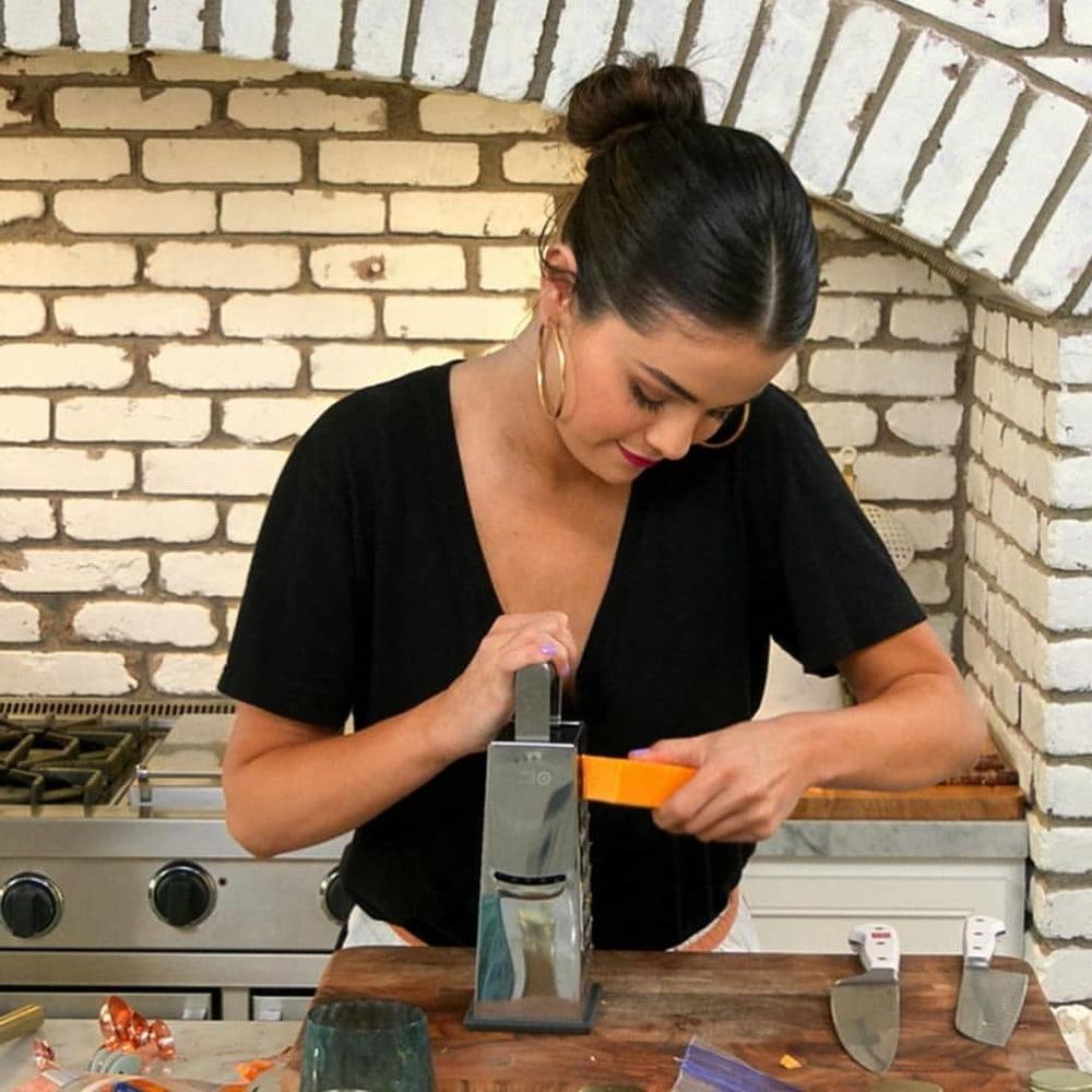 8P SELENA GOMEZ NEW ... SEX IN THE KITCHEN !!!