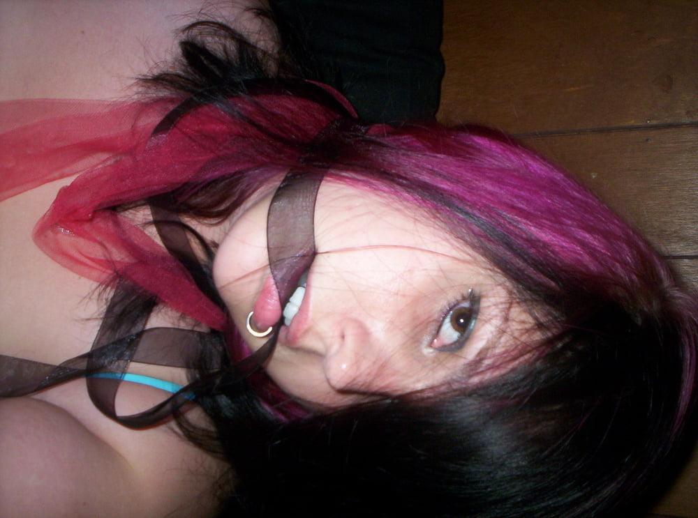 25P Goth teen shows off NN