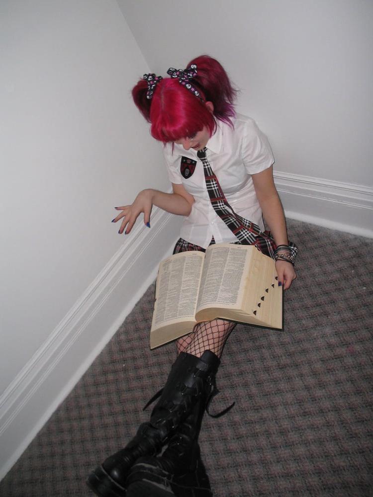 25P Goth teen shows off NN