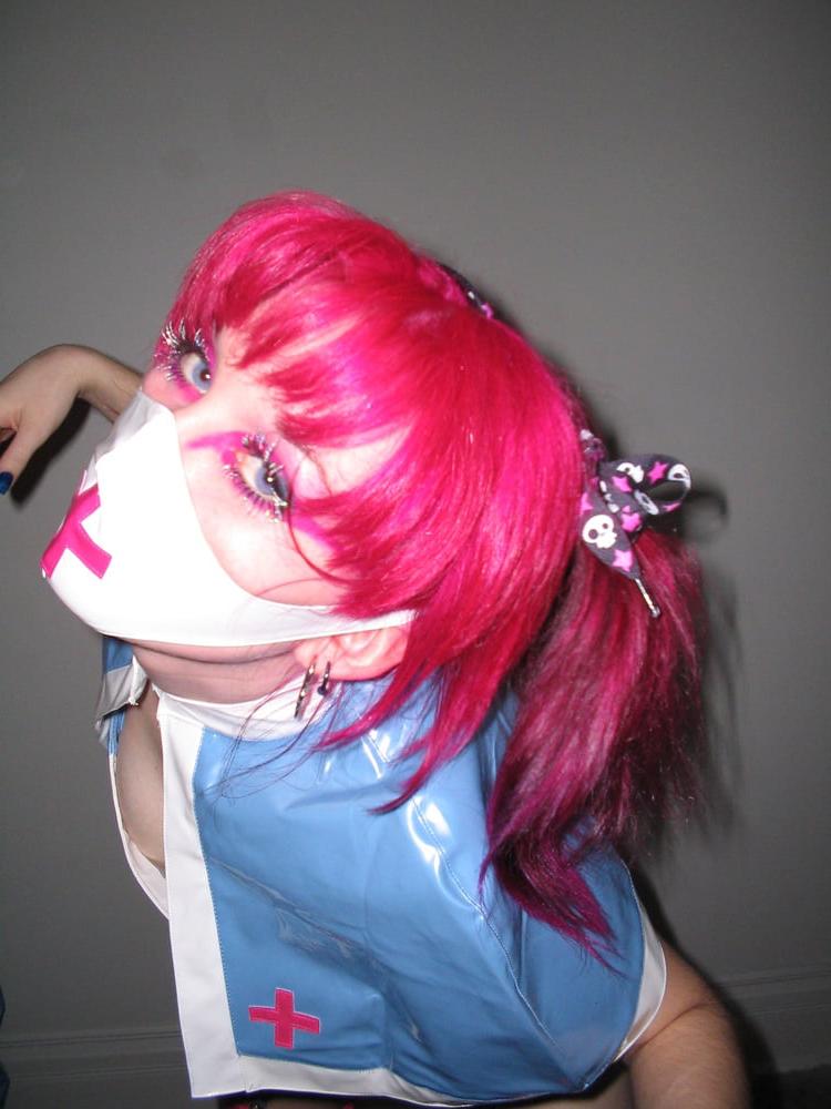 25P Goth teen shows off NN