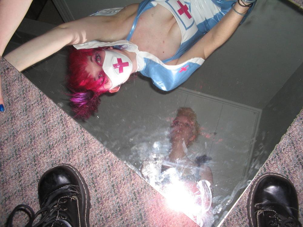 25P Goth teen shows off NN