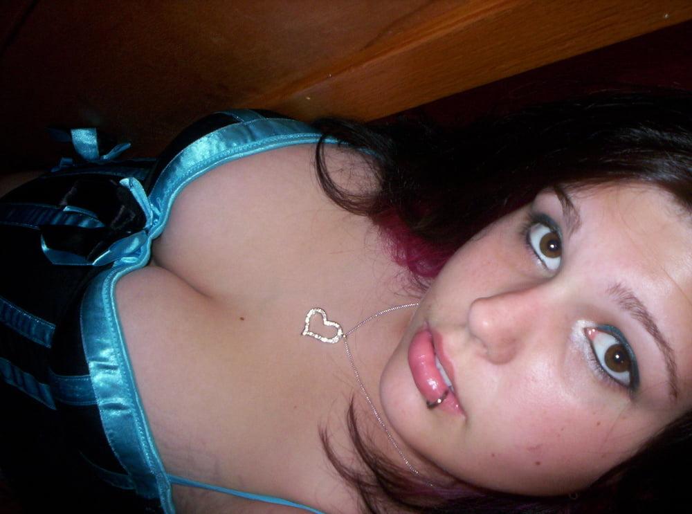 25P Goth teen shows off NN