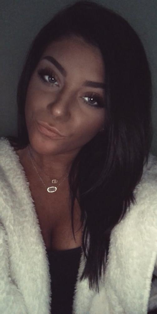 25P HOT Bryant University Girl With Friends