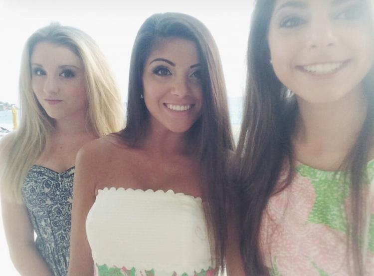 25P HOT Bryant University Girl With Friends