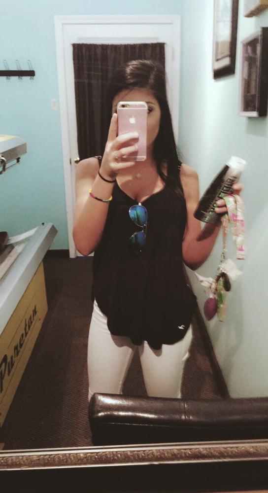 25P HOT Bryant University Girl With Friends