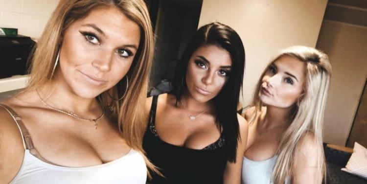 25P HOT Bryant University Girl With Friends