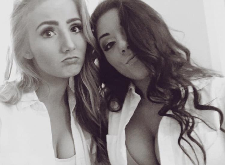 25P HOT Bryant University Girl With Friends