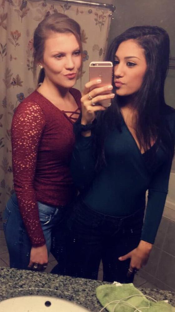 25P HOT Bryant University Girl With Friends