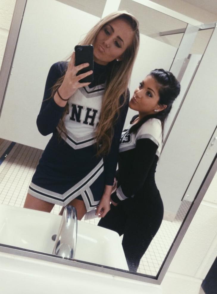 25P HOT Bryant University Girl With Friends