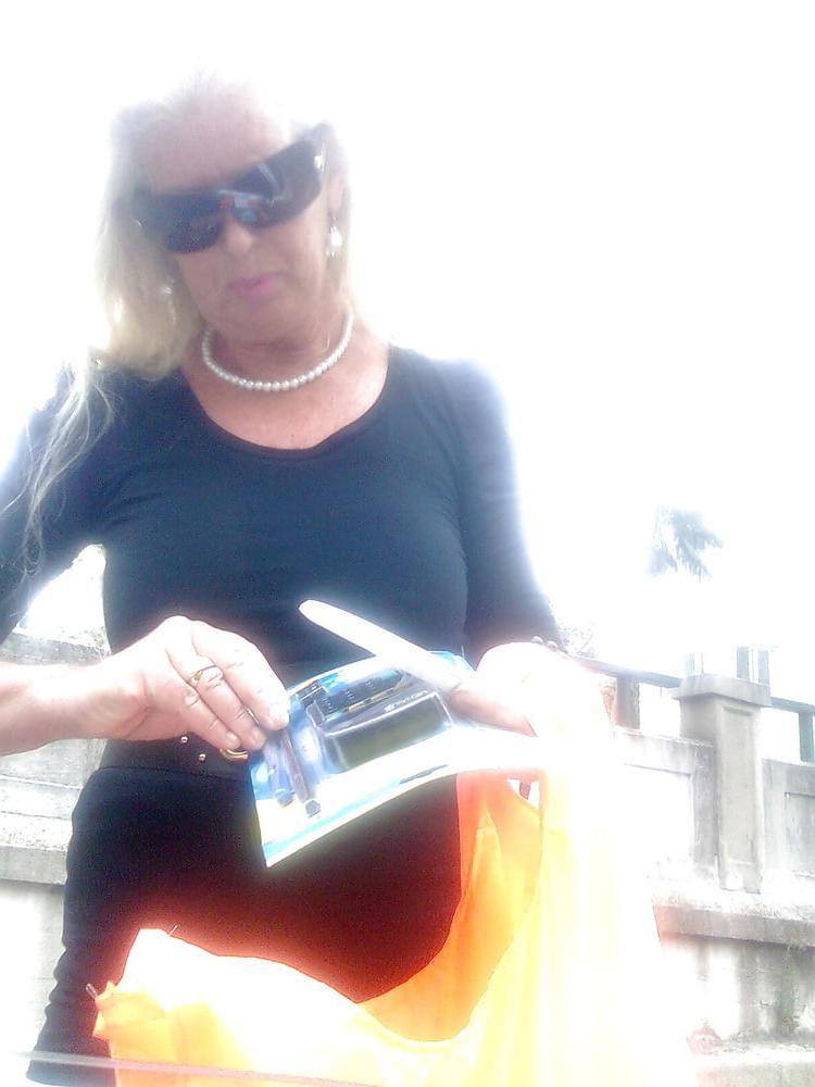 21P Stunning elegant&amp;classy blonde GILF