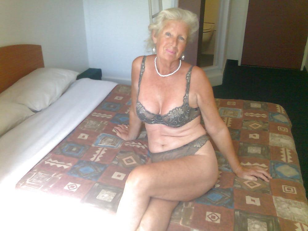 21P Stunning elegant&amp;classy blonde GILF