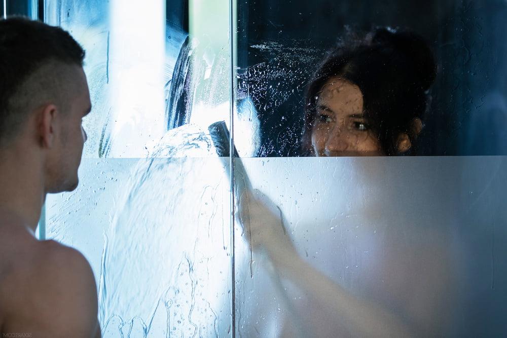 25P Sex in the shower