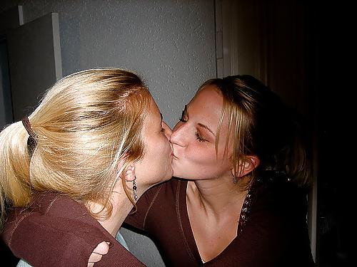 25P Girls kissing! 2.0