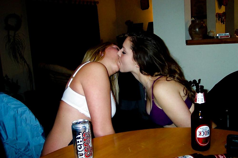 25P Girls kissing! 2.0