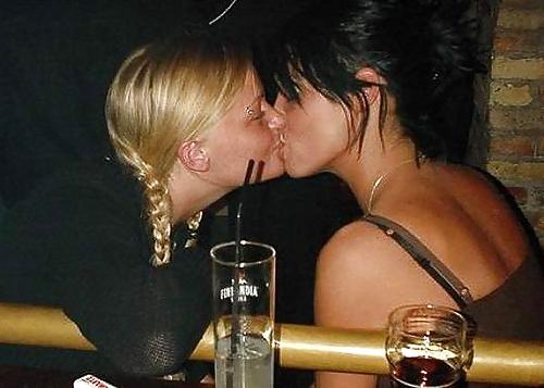 25P Girls kissing! 2.0