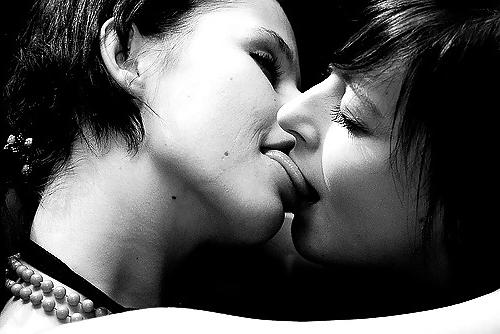 25P Girls kissing! 2.0