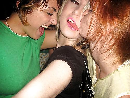 25P Girls kissing! 2.0