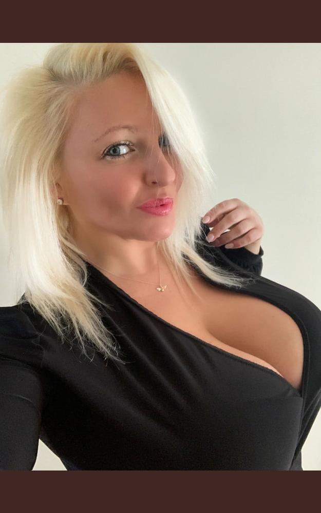25P The gorgeous julie