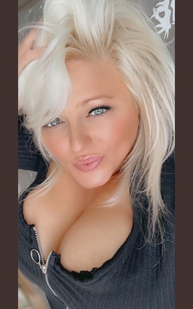 25P The gorgeous julie
