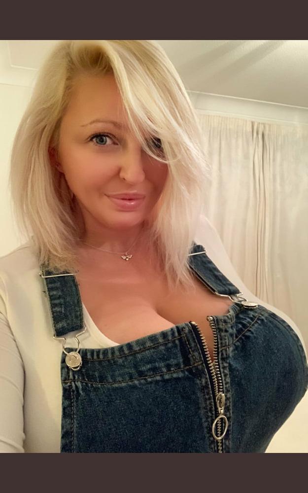 25P The gorgeous julie