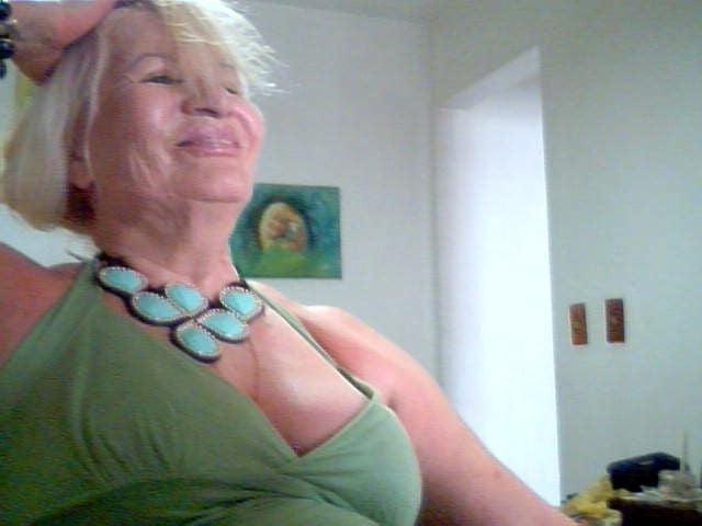 25P Help.im addicted 2 granny cleavage 5