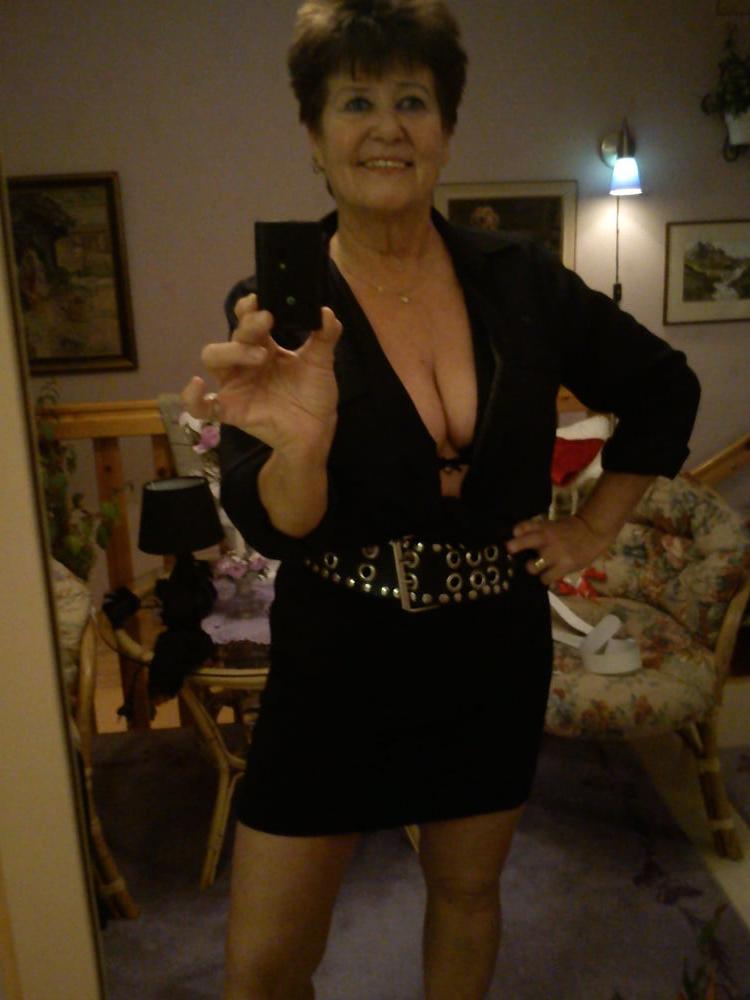 25P Help.im addicted 2 granny cleavage 5