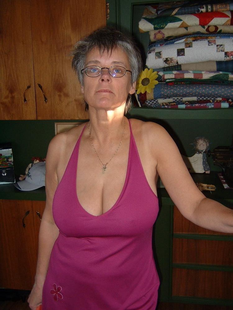 25P Help.im addicted 2 granny cleavage 5