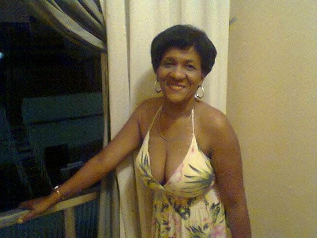 25P Help.im addicted 2 granny cleavage 5