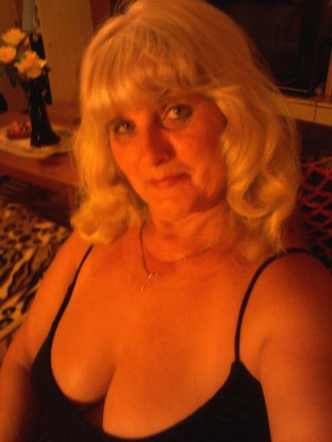 25P Help.im addicted 2 granny cleavage 5