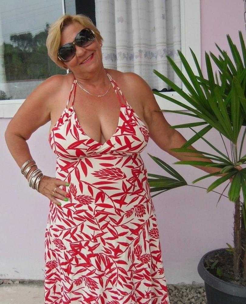 25P Help.im addicted 2 granny cleavage 5