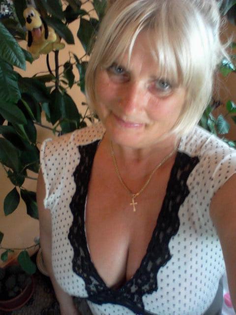 25P Help.im addicted 2 granny cleavage 5