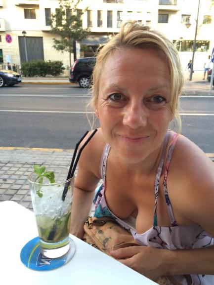 20P Mature ladies braless cleavage pokies 203