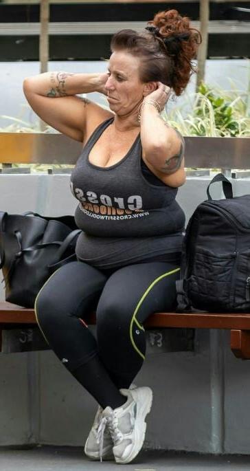 20P Mature ladies braless cleavage pokies 203
