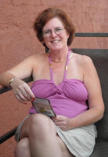 20P Mature ladies braless cleavage pokies 203