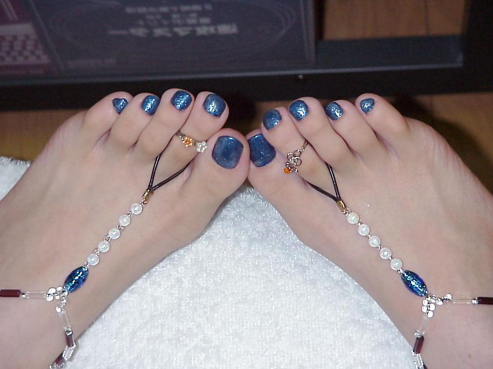19P Amateur Feet 1