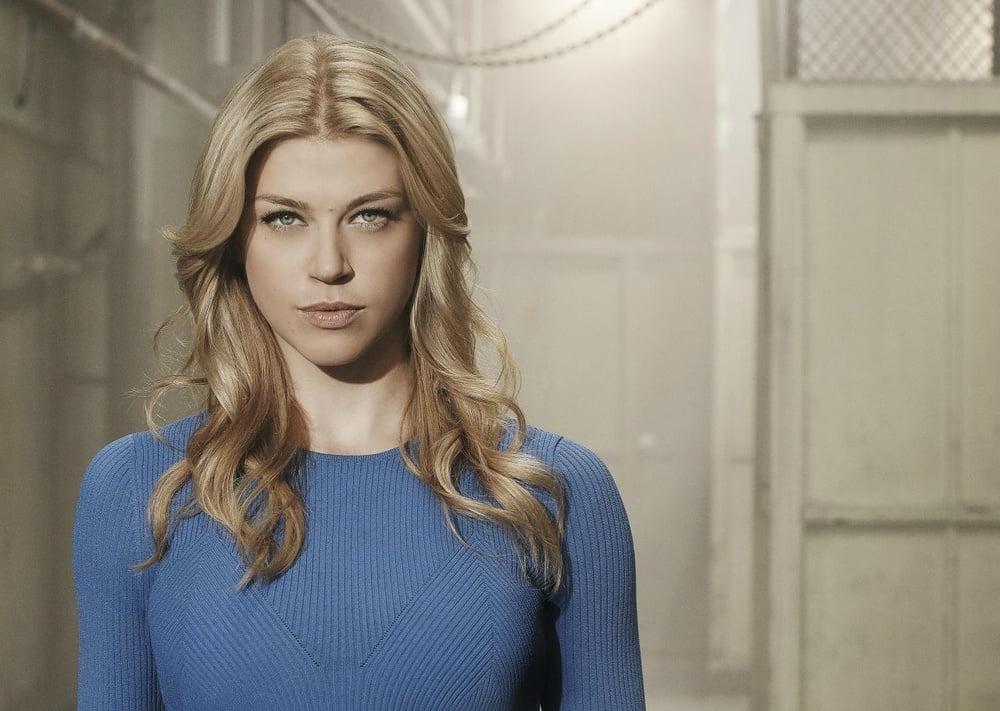 25P Adrianne Palicki Nerdy is hot!
